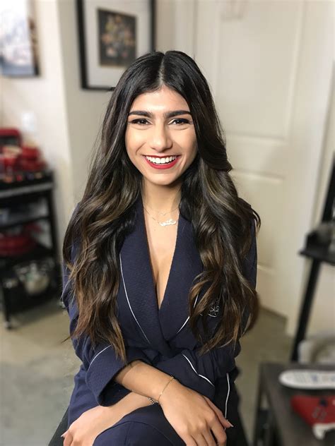 Mia Khalifa has once again driven social media crazy. After her 'fooling around' with Karol G and posing for several suggestive pictures, the former adult movie actress has once again unleashed ...